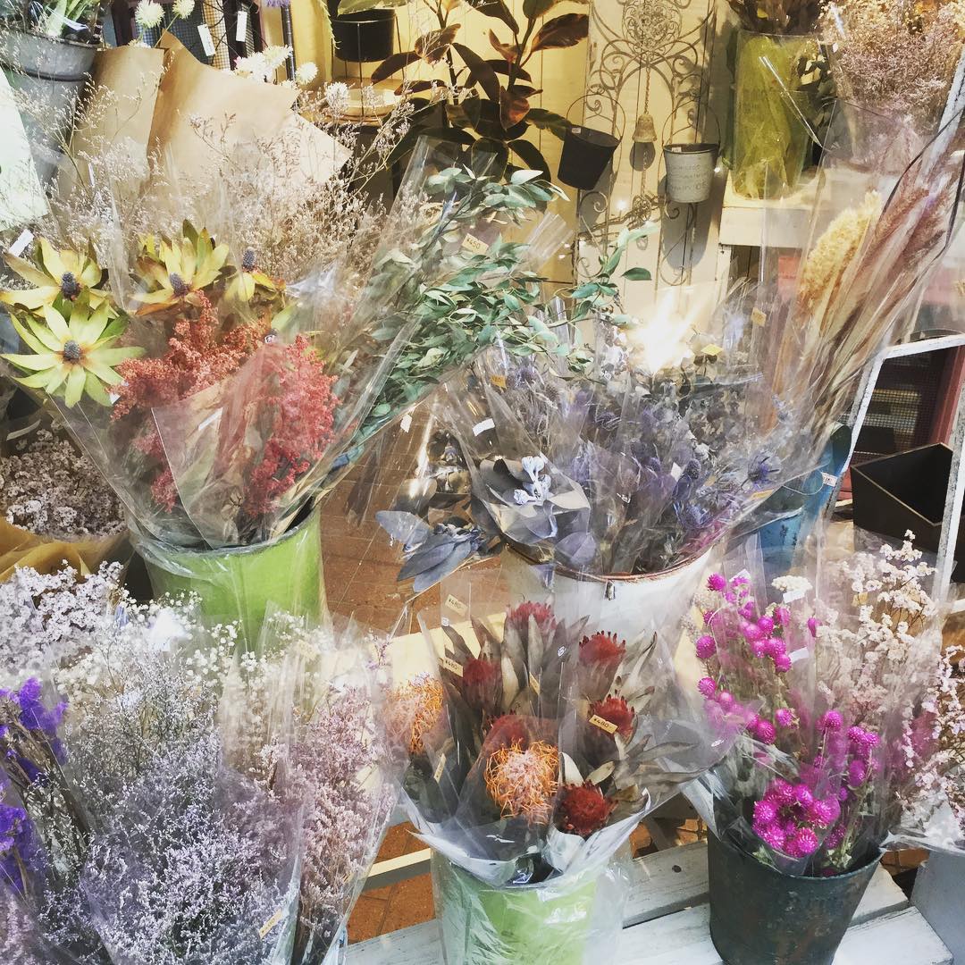 重松花屋 今日からドライフラワーウィークです お店の前にも沢山のドライフラワーやスワッグが並びました ぜひ お部屋 Facebook