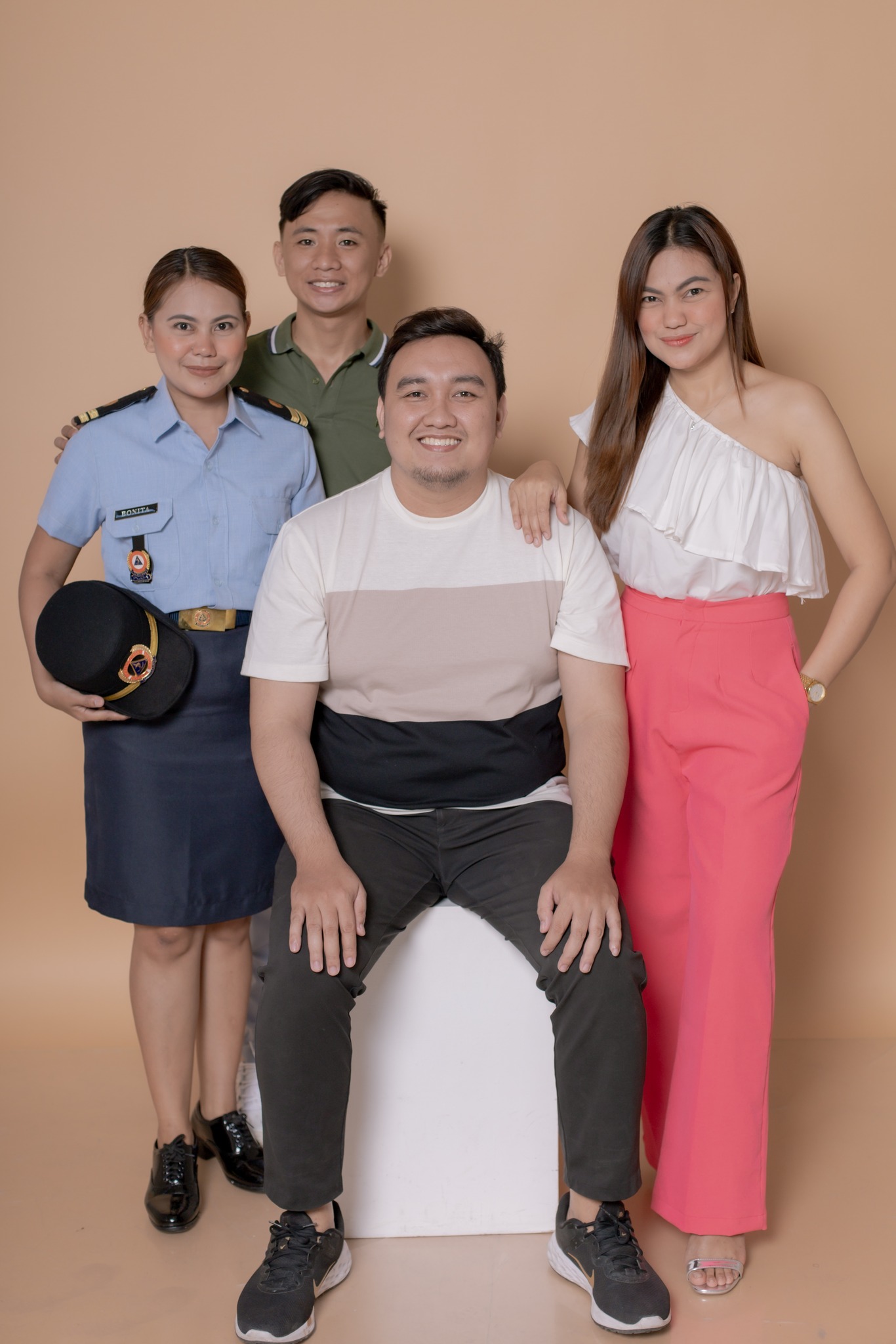Looking for a... - Uclick Self-Portrait Studio - Cebu City