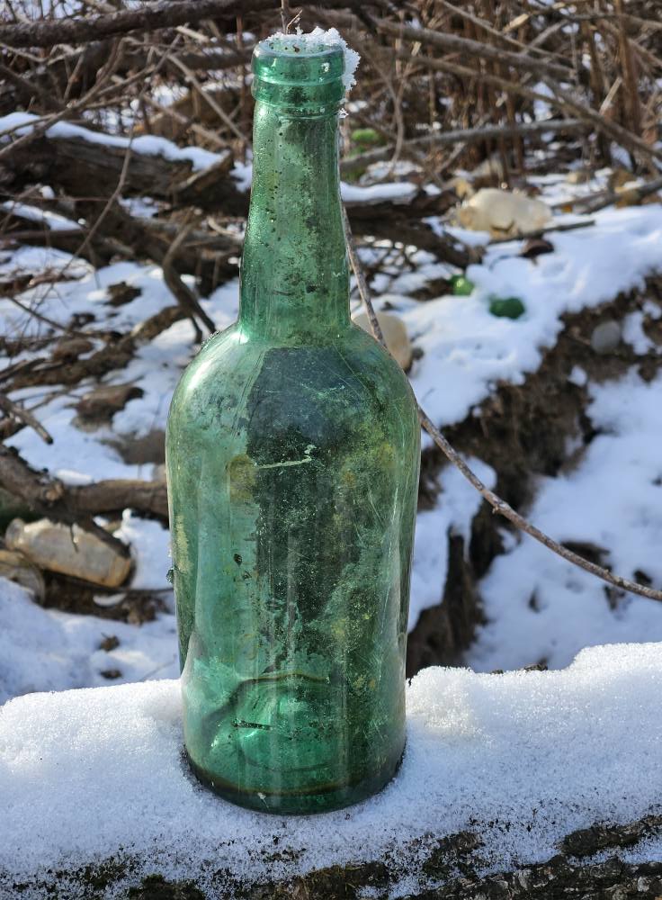 Verifying age and value of 1980s sherry bottle