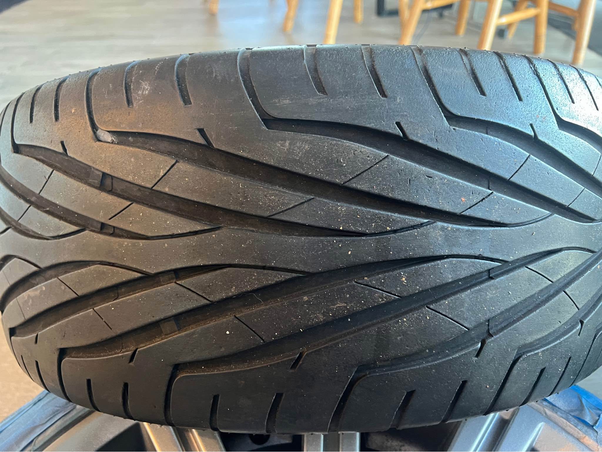 Genuine HSV senator rims and tyres - Car Wheels, Tires & Parts ...