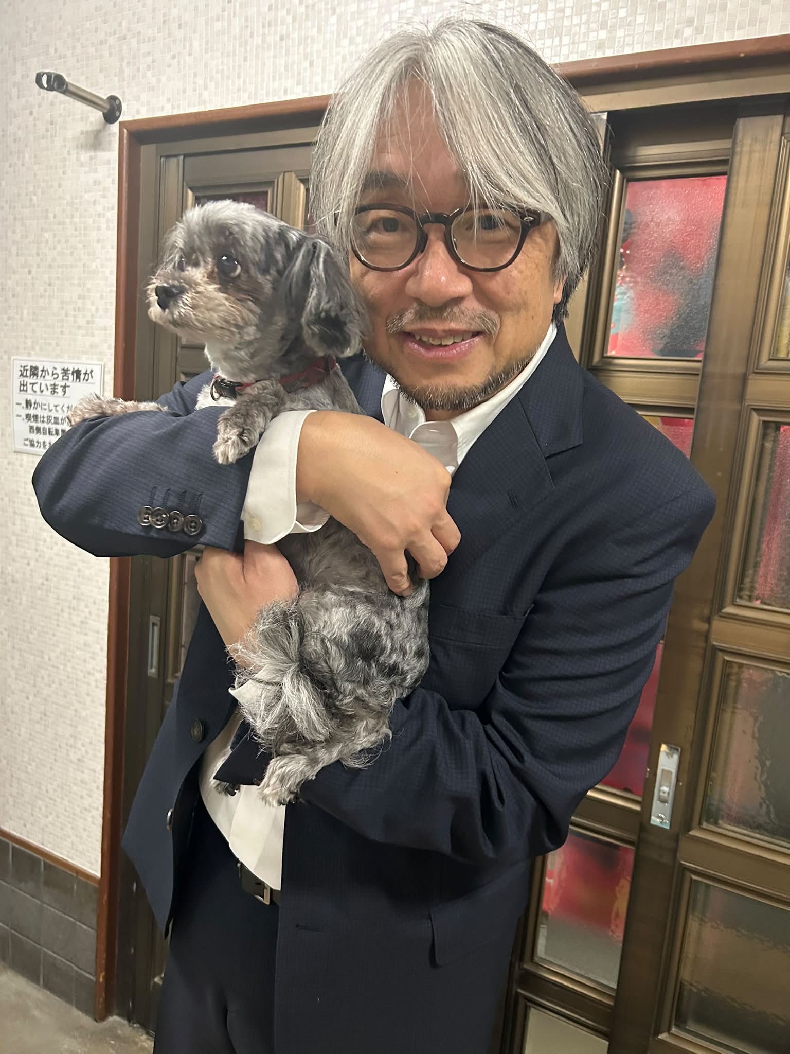 むらさき湯の玄関に掛かっている暖簾。数年前に牛乳石鹸からいただいた