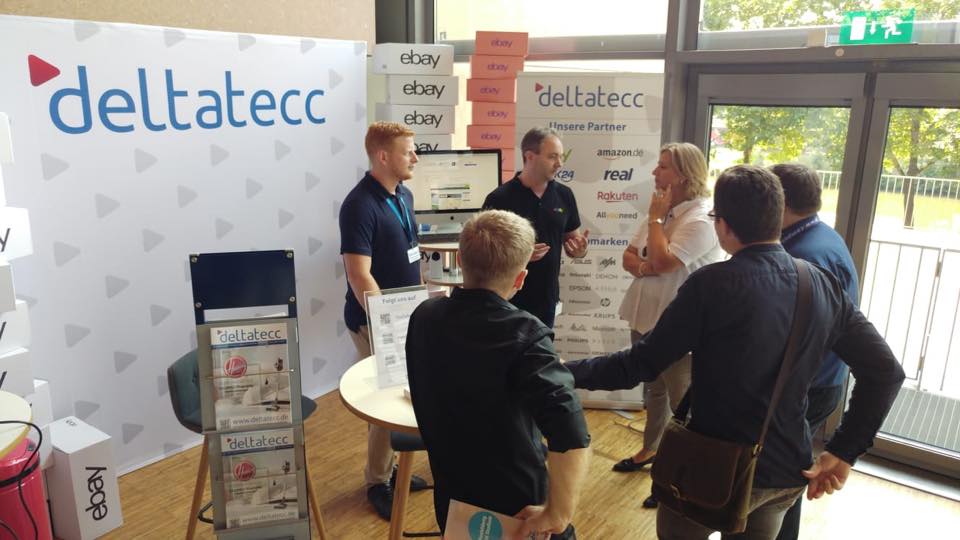 Deltatecc Geschäftsführer Andreas Müller mit Wirtschaftsministerin Anke Rehlinger im Austausch über die Möglichkeiten des ecommerce im Saarland