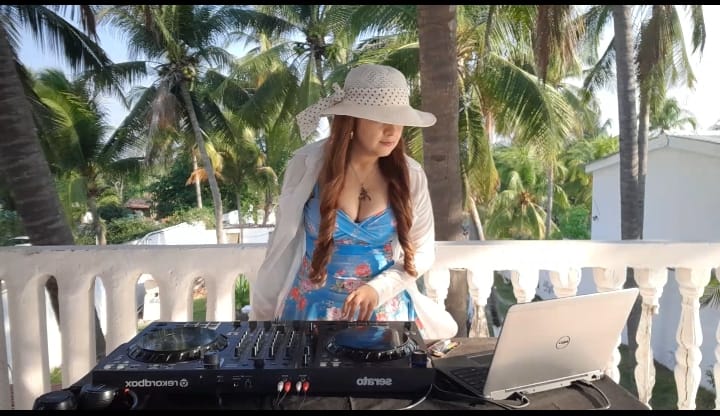 Dj Roxana - Dj Roxana added a new photo.