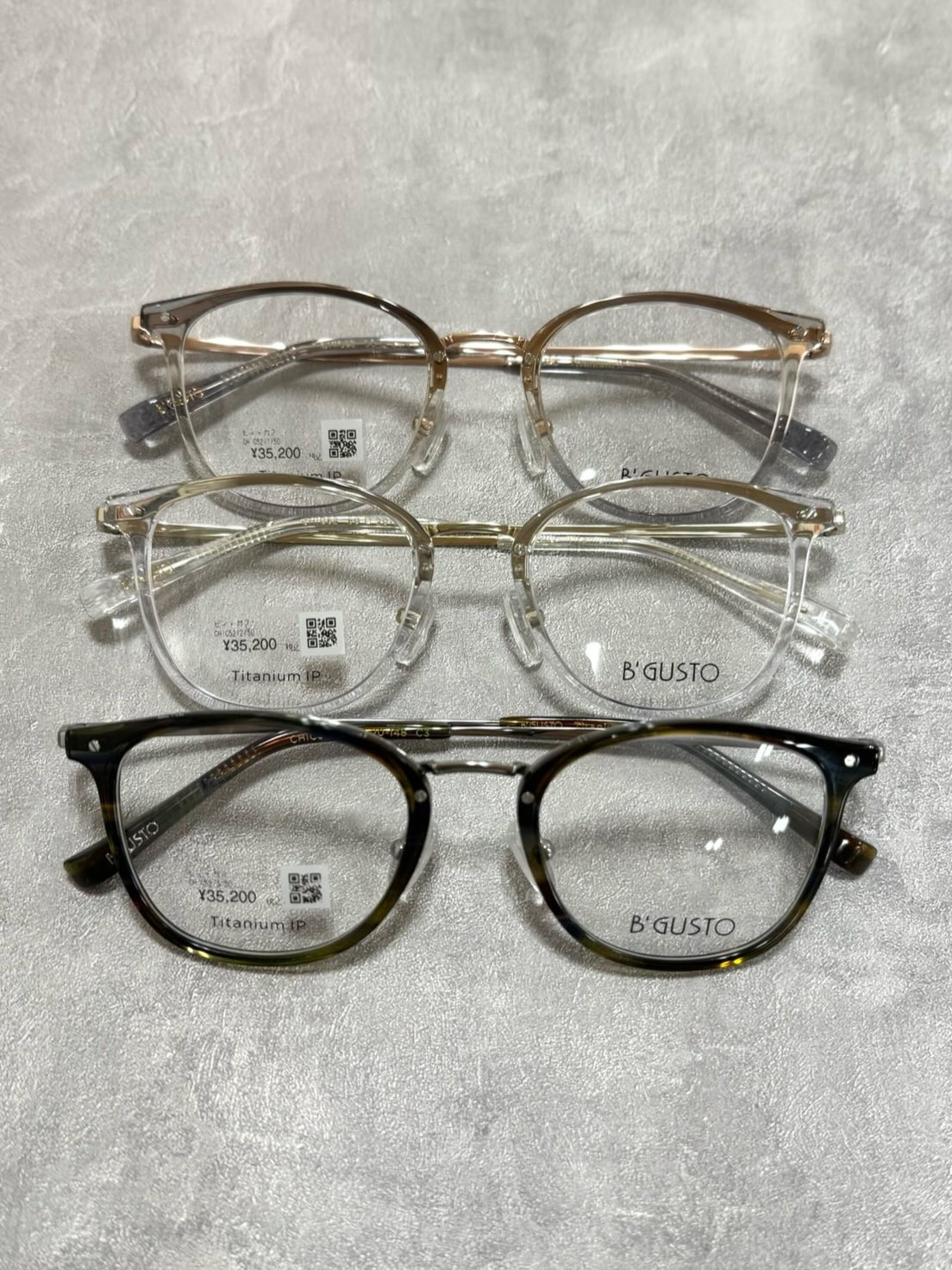 agnès b.のシンプルなリムレスフレーム すっきりとしたシェイプで年代