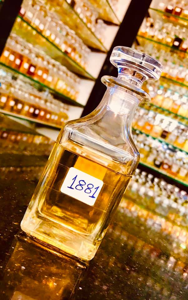 عطورات الوسام عطر شيروتي 1881 للرجال عطر كلاسيكي من العصور الوسطى يصنفه مصممو العطور على أنه العطر الأكثر حميمية مقارنة مع نظائره من العطور الرومانسية الجذابة ويمكن استخدامه على