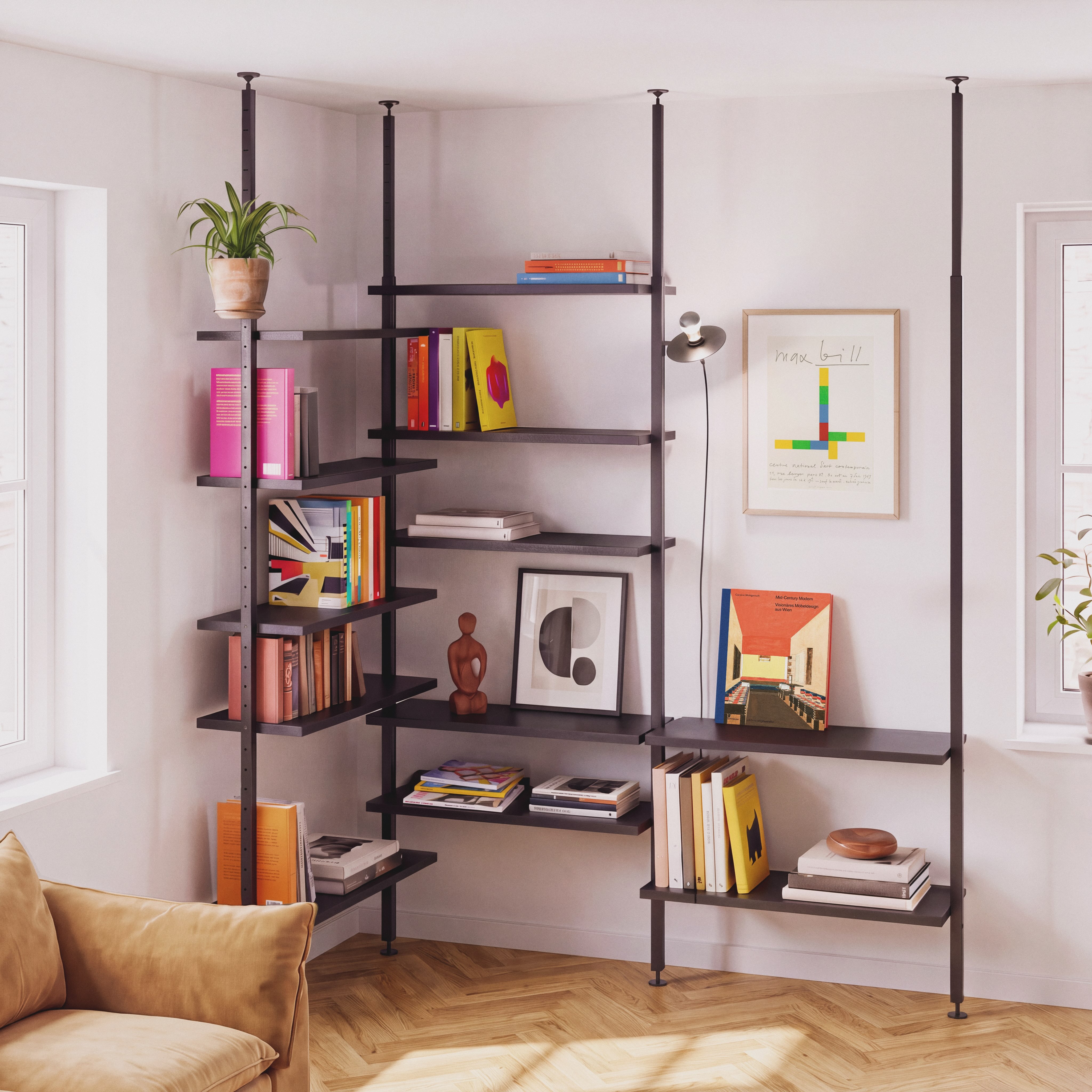 die neuen weissen teleskopstangen in kombination mit eiche massiv zu besichtigen @h100_zh & @b33 #teleskopregal #regal #shelfie #shelf #interiordesign #interior #furniture #möbel #möbeldesign #raum