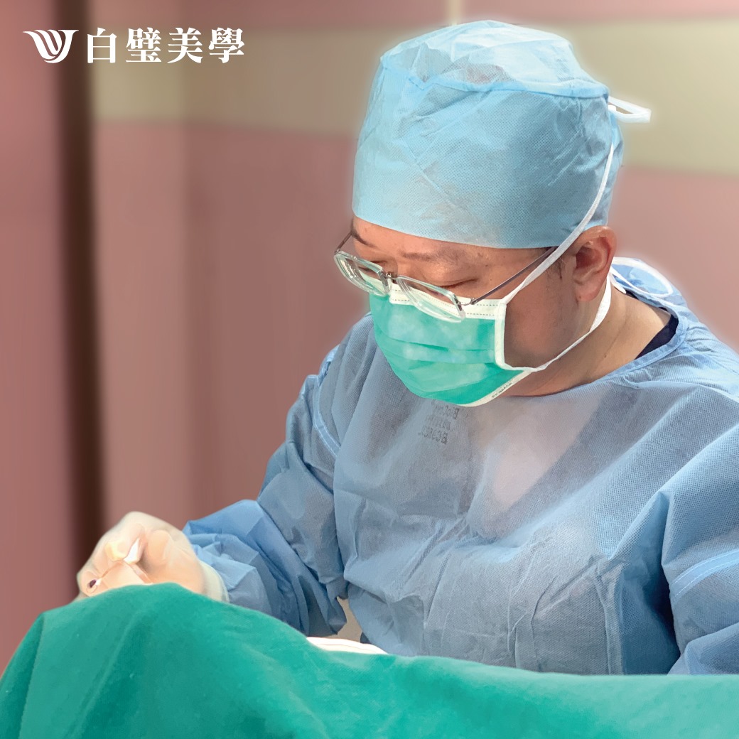 白璧美學整形外科診所 - 【好姊妹手牽手 一起讓胸部變大變漂釀😘】 今天一早看到兩位美人兒很開心的在沙發區等候...