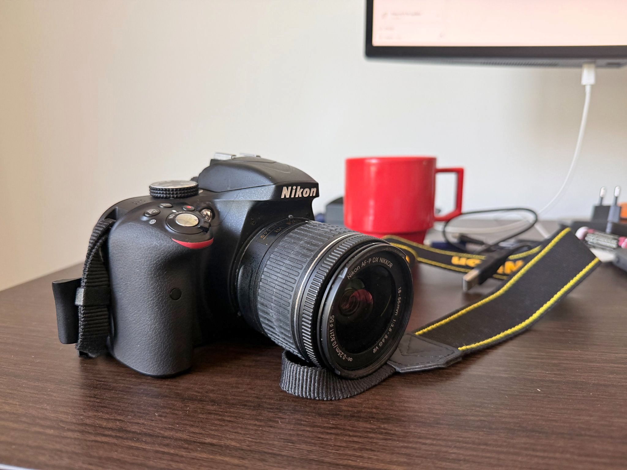 Nikon D3300 Complete Kit - 18-55mm Lens - Barely Used - Cameras 
