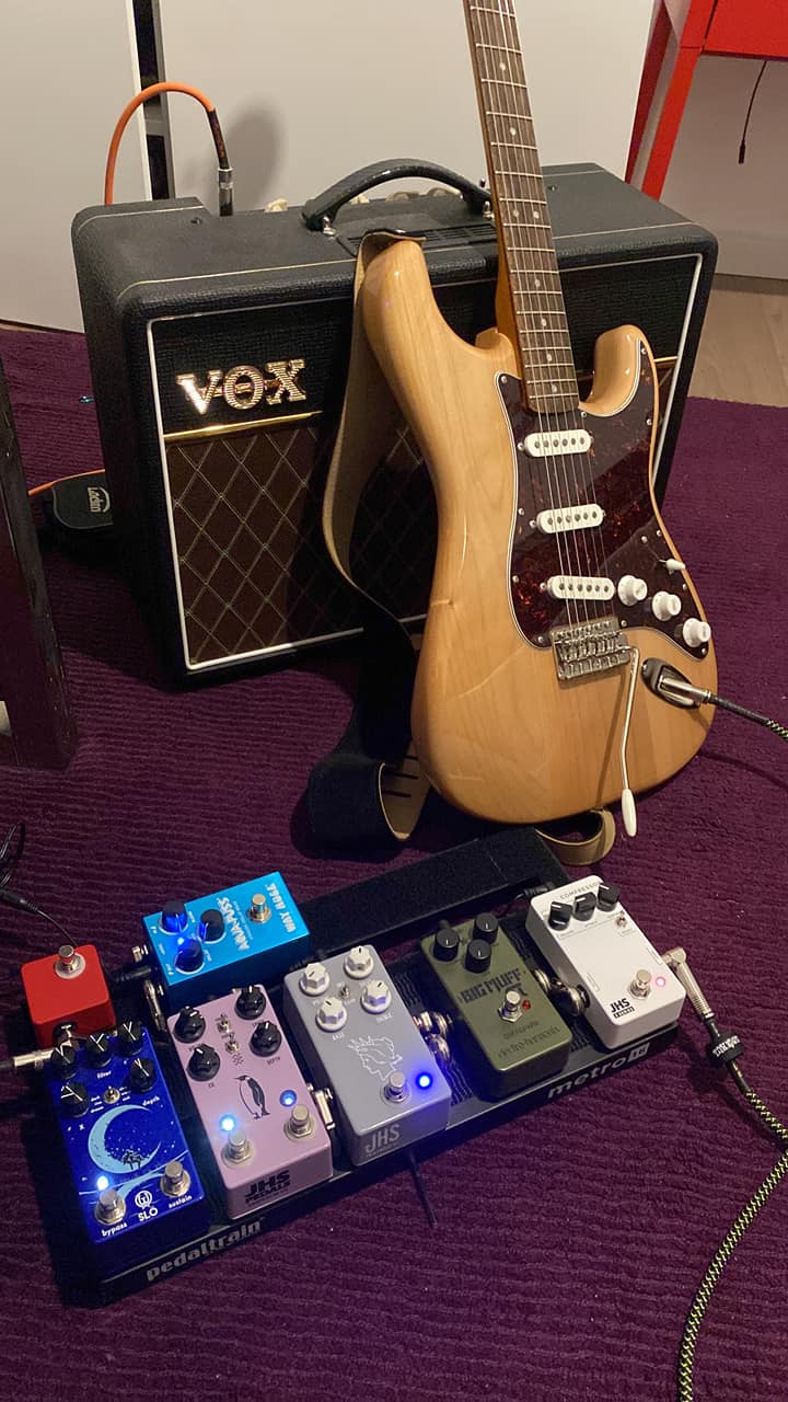 I traded some new pedals and picked up a vintage JHS Emperor V1