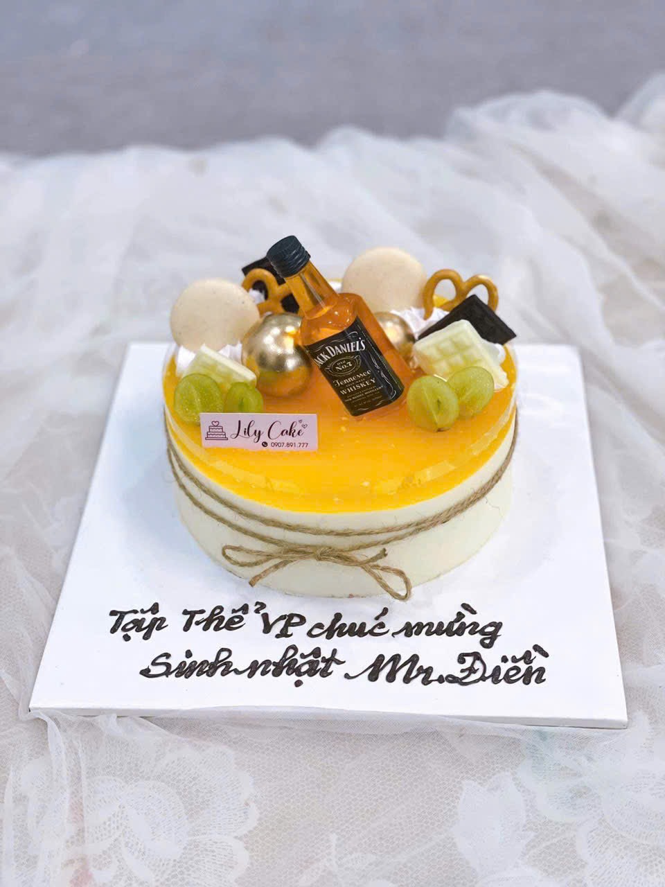 🍰 Đặc trưng của những chiếc bánh Mousse là nhiều kem, ngọt mát khi ăn ...