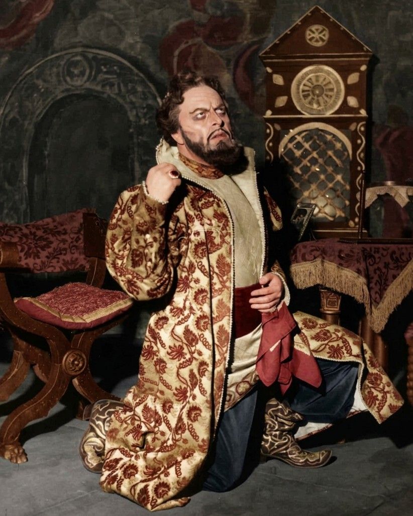𝗕𝗼𝗿𝗶𝘀 𝗖𝗵𝗿𝗶𝘀𝘁𝗼𝗳𝗳 as Boris Godunov at Teatro dell