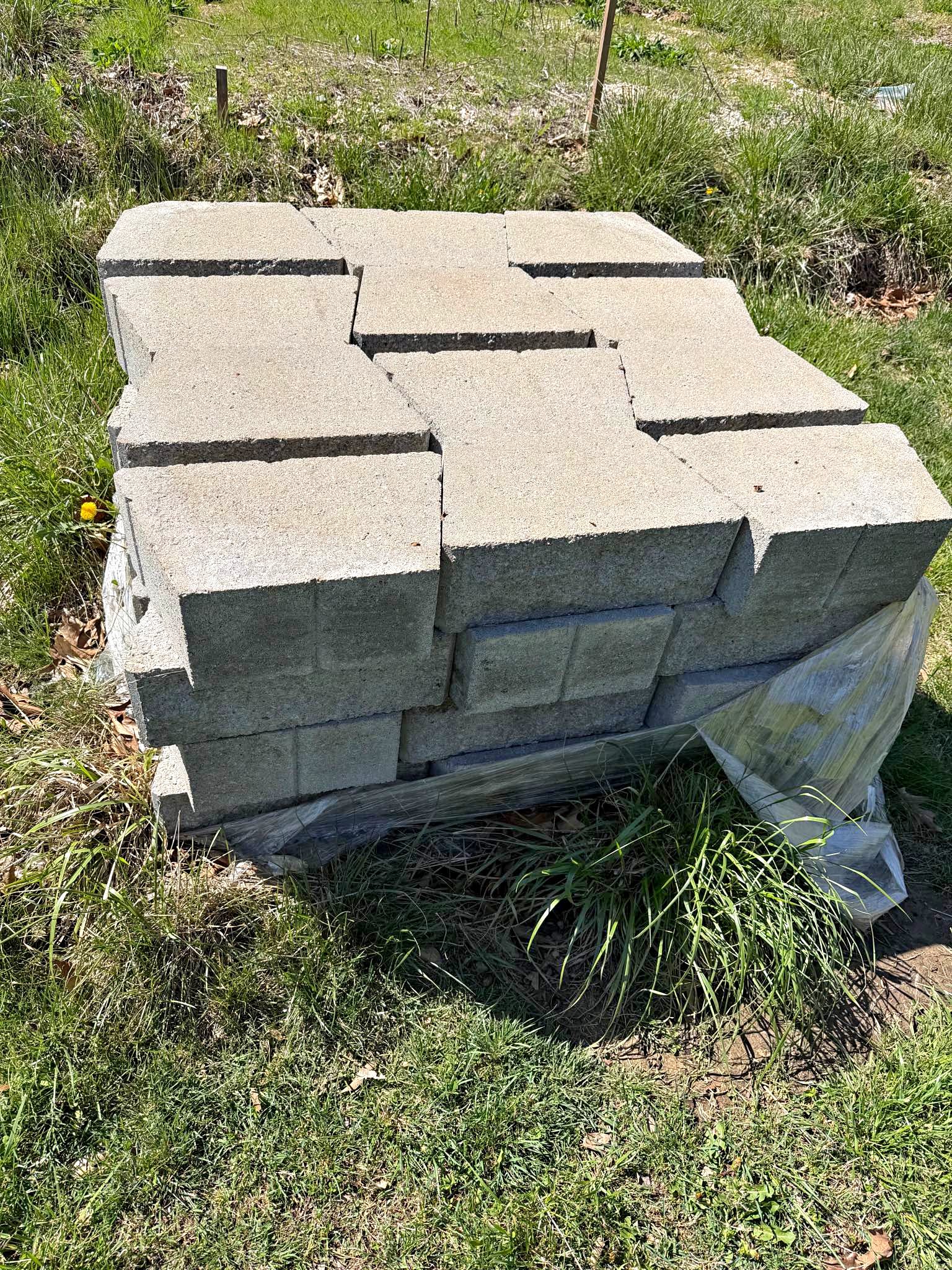 Retaining wall blocks. 2 pallets. - Stepping Stones - Chesterfield ...
