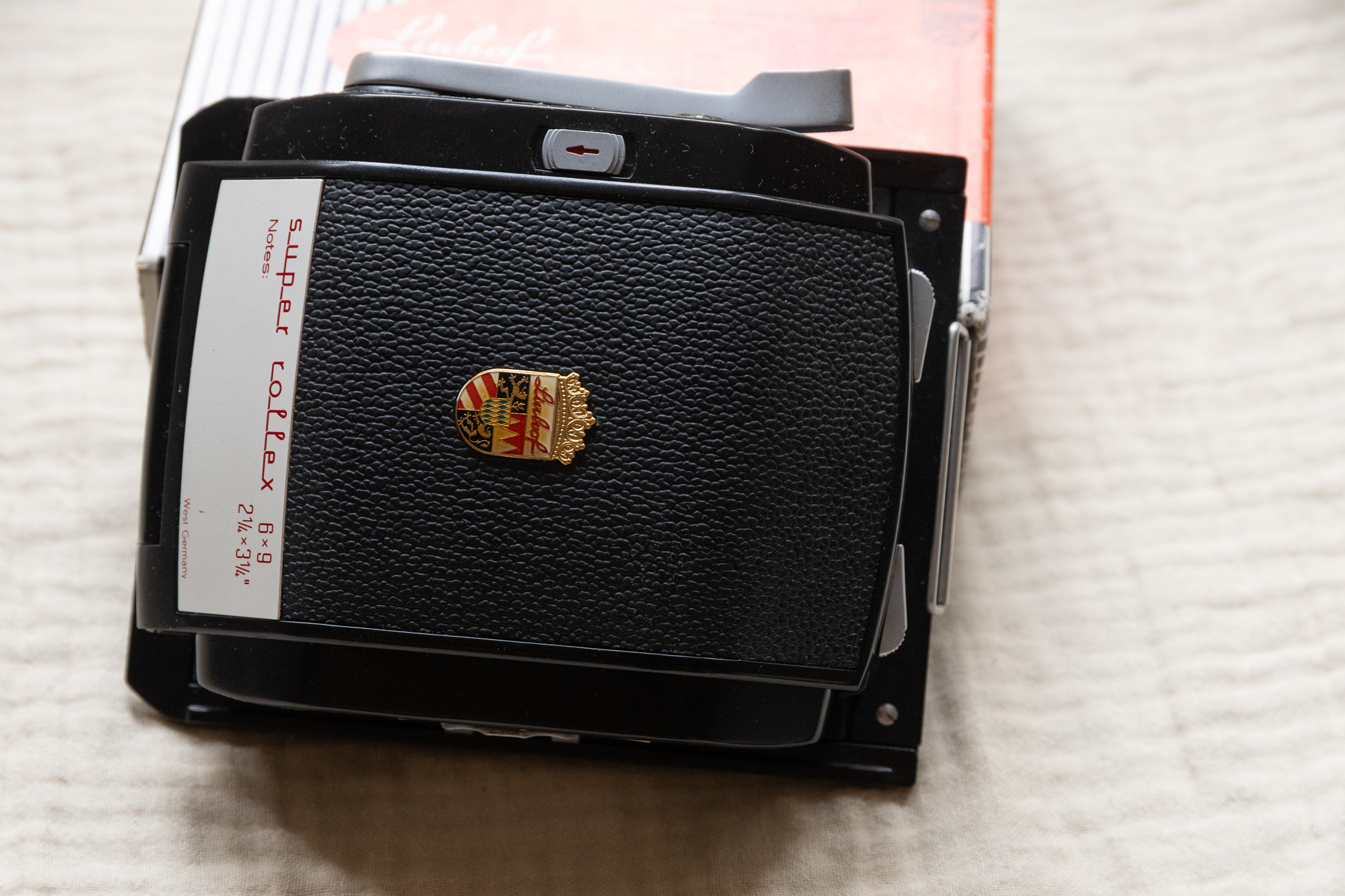 Polaroid back works better than Rolleiback on Linhof