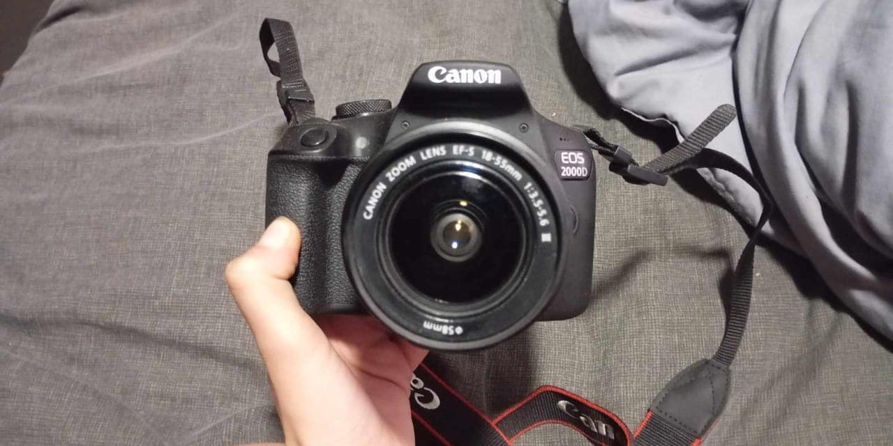 CANON BLACK DIGITAL EOS 550D CAMERA WITH EF-S 18-135mm ZOOM LENS 1 