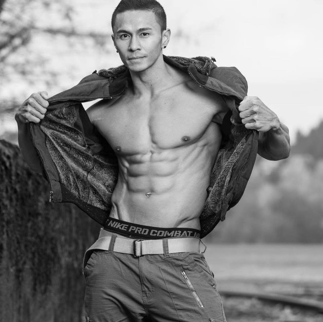 Eating 5,000 calories a day at 7% body fat. Watch the comments explode ...