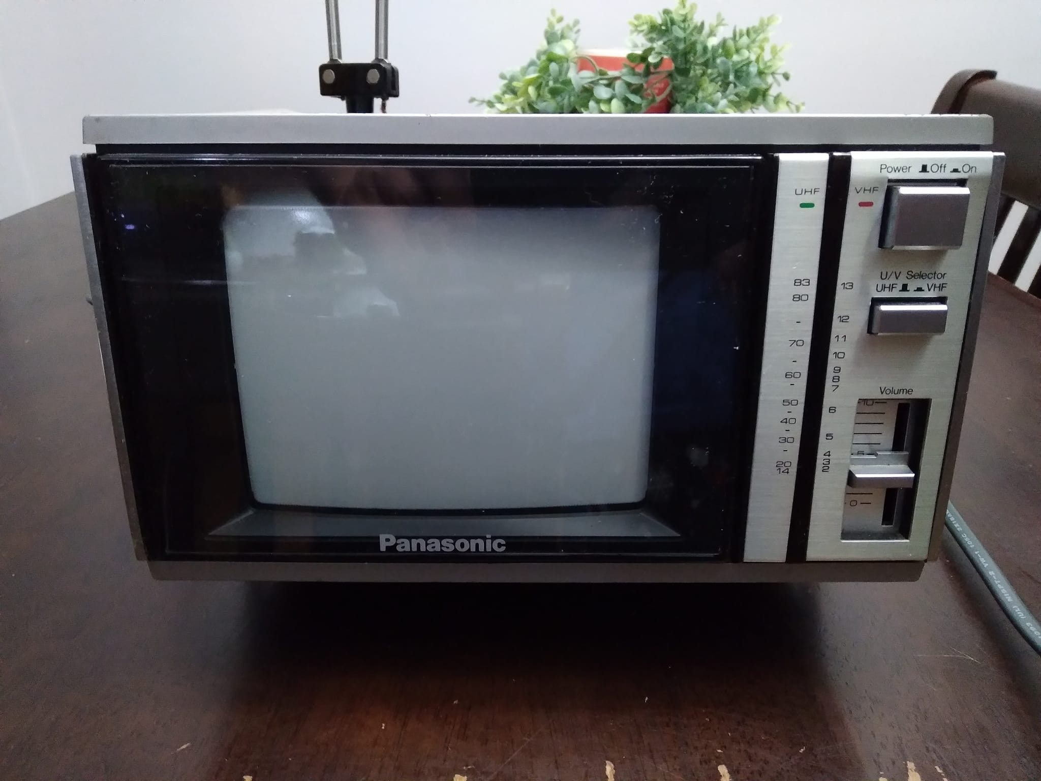 Panasonic CT-5511 TV from 1982 with beautiful picture and colors