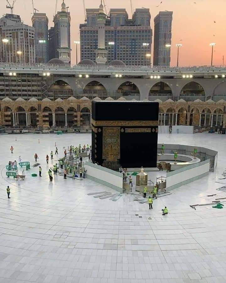 Majalah Ilmu Hari Ini Makkah Dan Madinah Di Tutup Tak Ada Orang Di Benarkan Masuk Tetapi Ada Satu Golongan Yang Sedang Di Mulia Kan Allah Saat Ini Mereka Itu Ialah Tukang