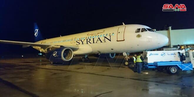 سورية الاقتصادية وصلت إلى مطار حلب الدولي فجر اليوم طائرة الخطوط الجوية السورية قادمة من مطار بيروت الدولي وعلى متنها عدد من الركاب وذلك بعد استعادة حركة الطيران في المطار والتي توقفت لعدة