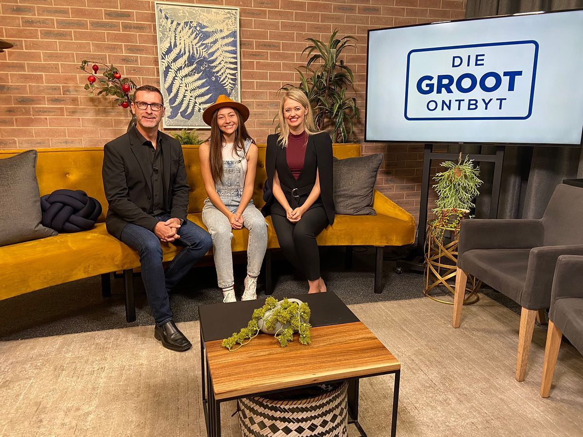Simone Roets het ons kom... - Jennifer Myburgh Presenter