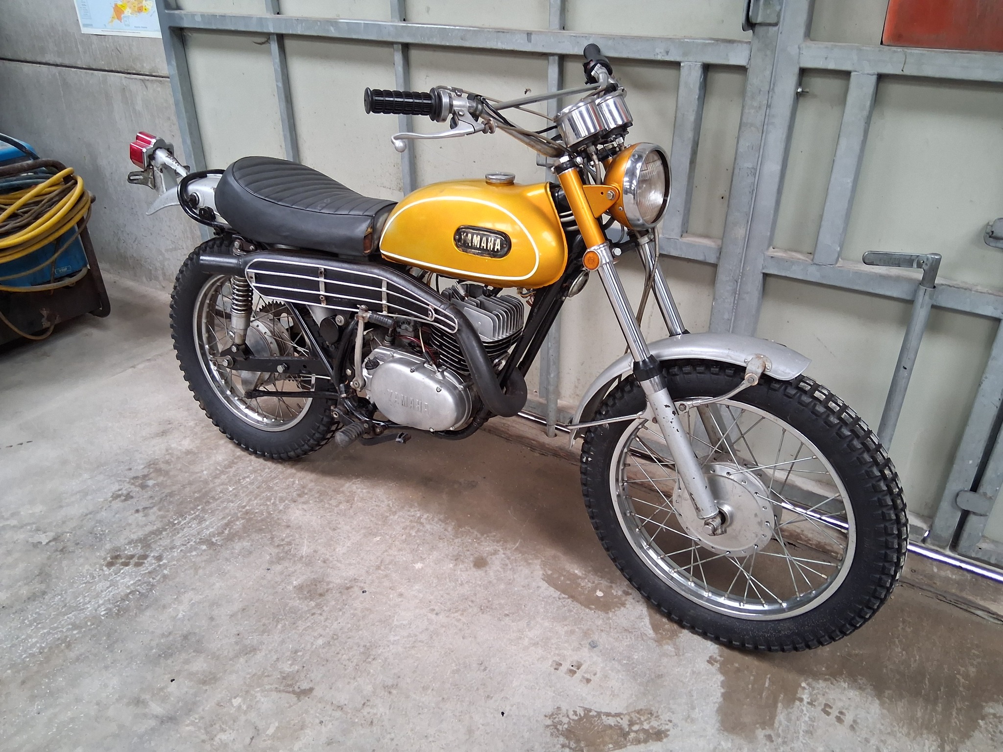 What is the engine finish on a 1969 Yamaha DT-1?