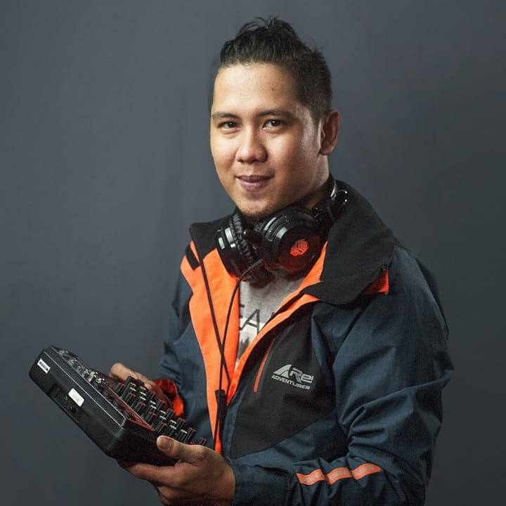 Rahmat W R