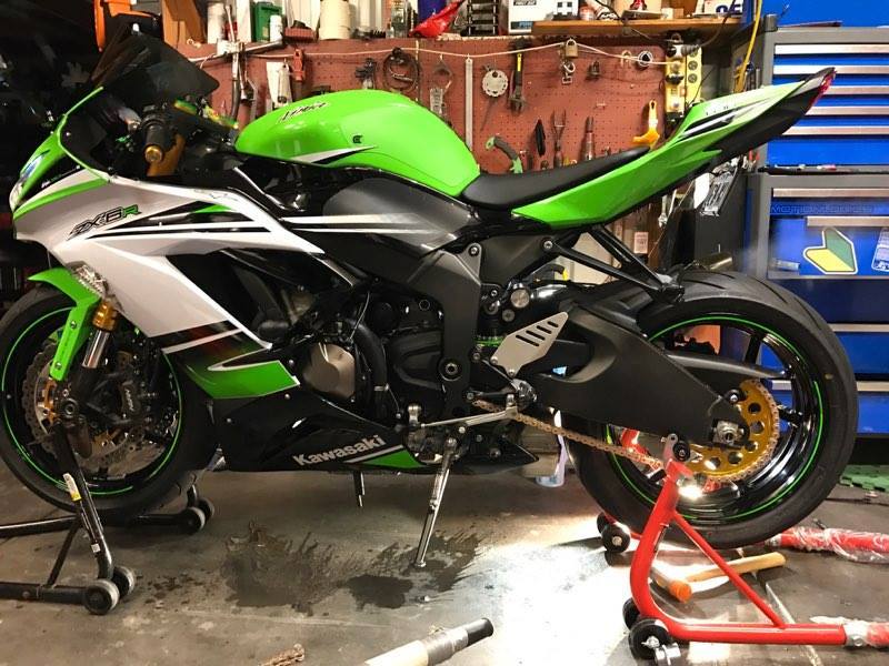 jakeblake putting together a beauty build. 03/04 #kawasaki 636