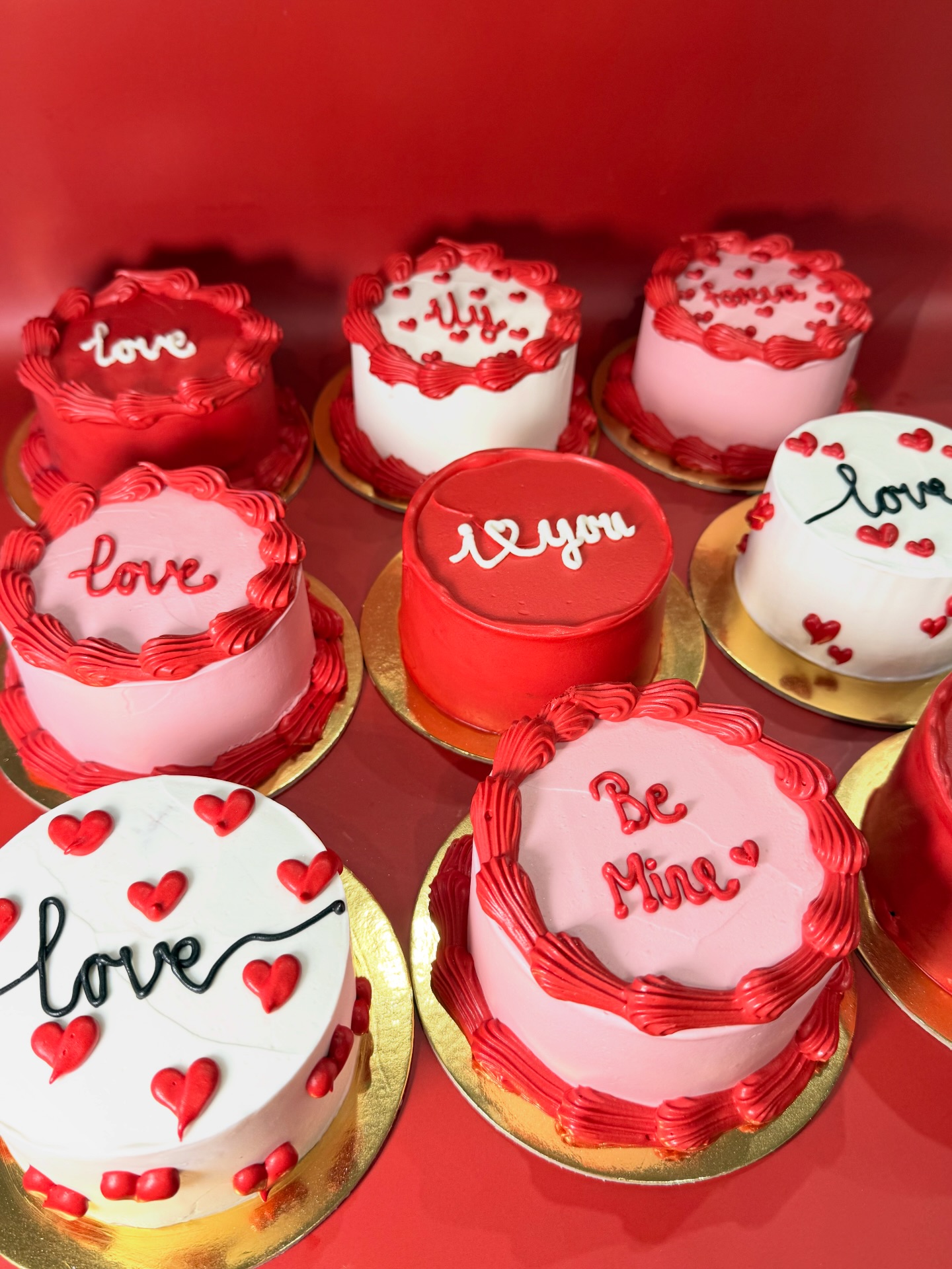 Our mini cakes, but make them Valentine