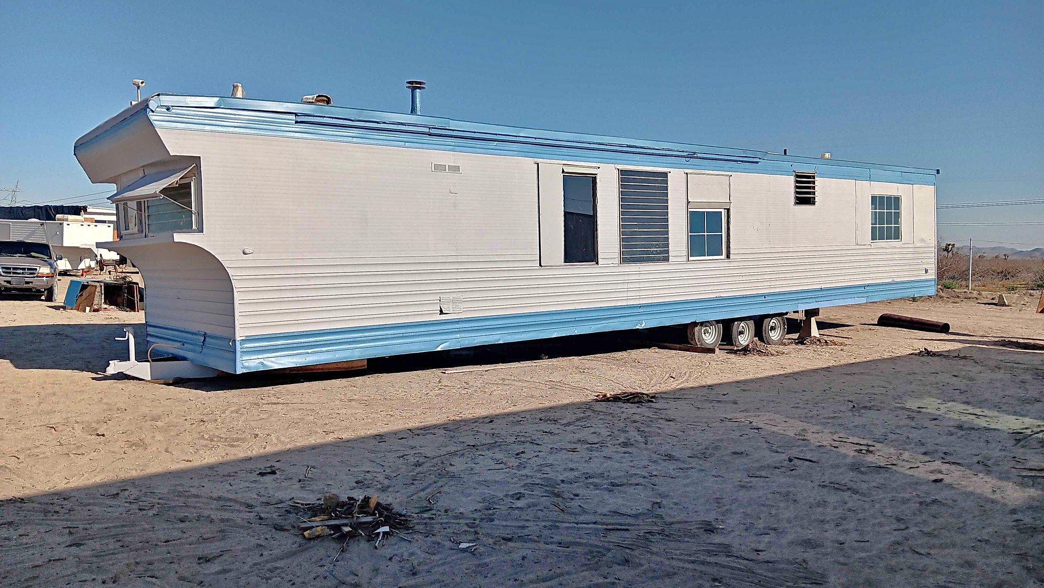 1983 Mobile home 52ft lo by 10ft wide Beautiful 2 bedroom mobilehome