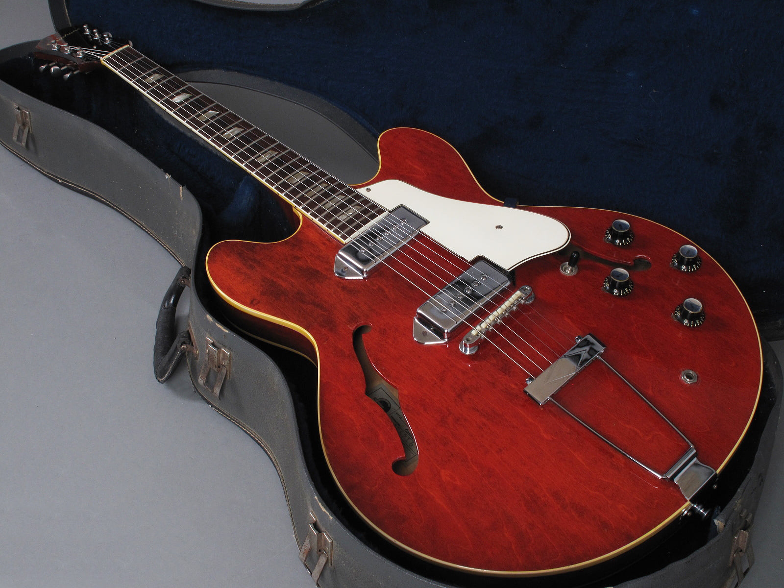 I have this 1983 Epiphone Casino on loan at the moment. Nice thing!