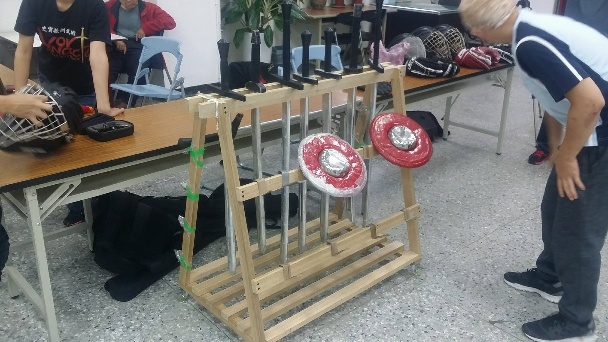 EPW 安全兵器 - 兵武盃賽賽前說明會 活動兵器架 展示 製作者 徐瑋梃