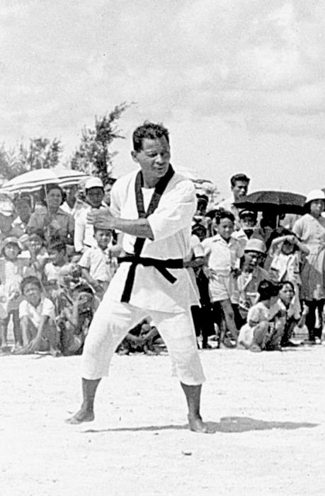 Master Tsuyoshi Uechi Okinawan Isshinryu Karate 一心流沖縄伝統空手道協会 - Peter ...