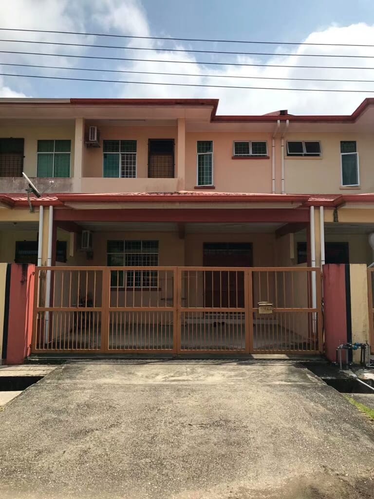 Bintulu Property 民都鲁房地产 Ds Terr Hse For Sale Rm450k Location Jade Garden 4bedrooms 3bathrooms Include Some Furniture Still Can Nego 0128725250 Facebook