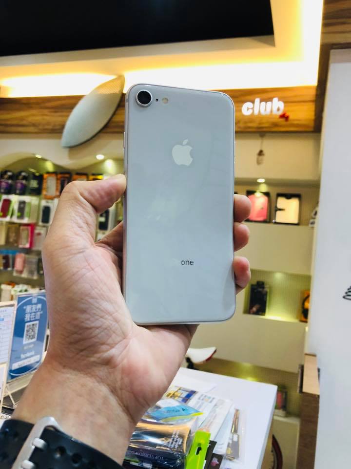 🤢今日最特別👎 直接變香蕉 螢幕還沒破 客戶想上黑框... - Apple Club 專業iPhone iPad維修團隊 | Facebook