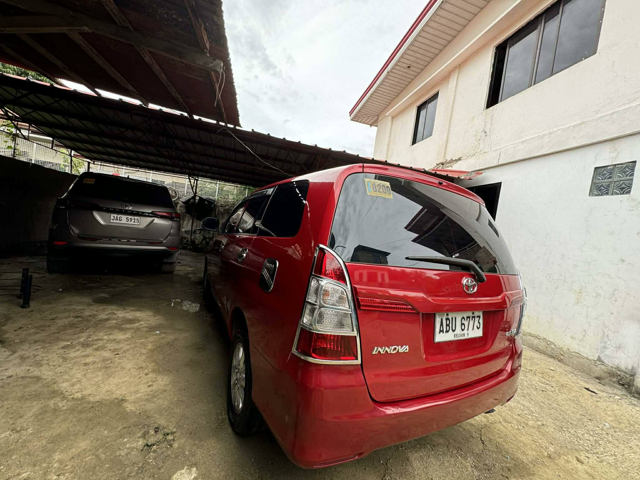 Inova 2016 model automatic 7 seater. No issue complete papers and