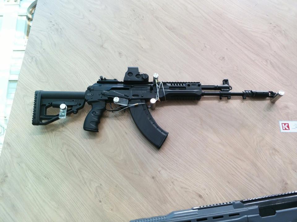 AK 104 with a lot of Vector Optics Online goodness 🥹