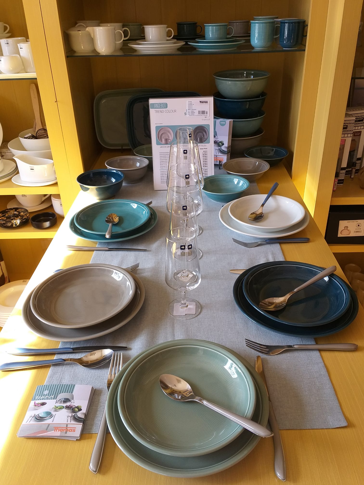 Aktionspreise Thomas Trend weiß & colour. Das zeitlose Trend weiß Geschirr wurde mit den vier Farben Night Blue, Moos Green, Moon Grey und Ice Blue erweitert. Alle Teile sind kombinierbar und bei