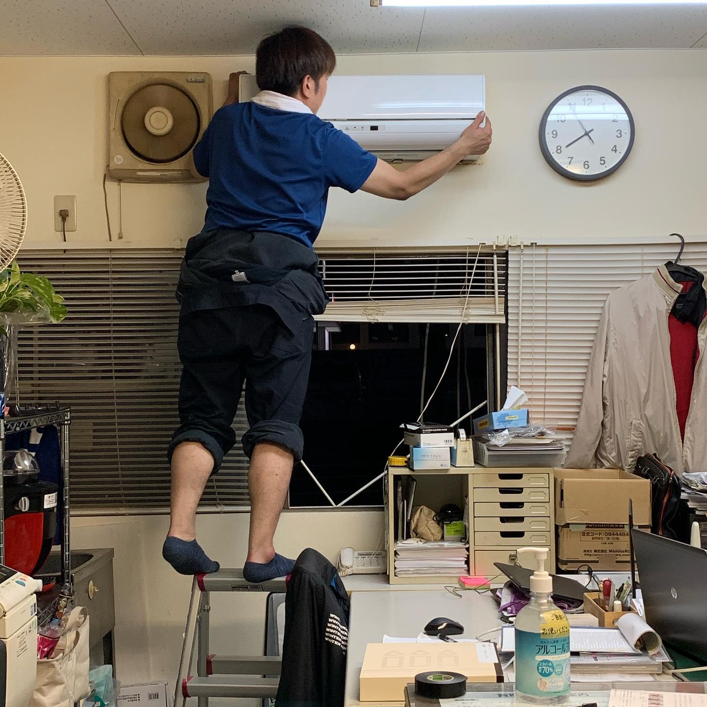 エアコン 取り付け 部屋 が 汚い
