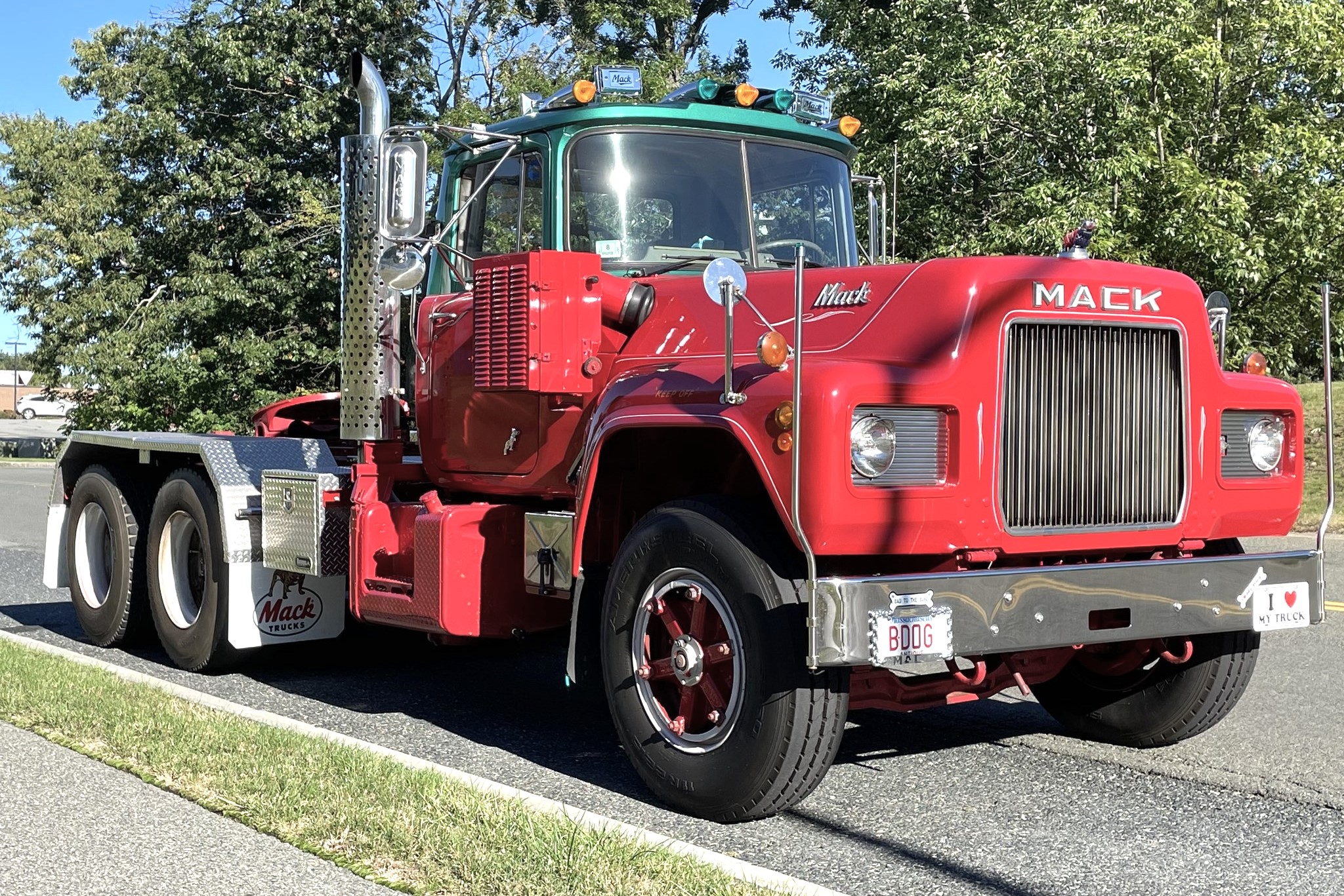 From The Sexy Truck Division 😎 - 1975 Mack R-767, 350 Cummins