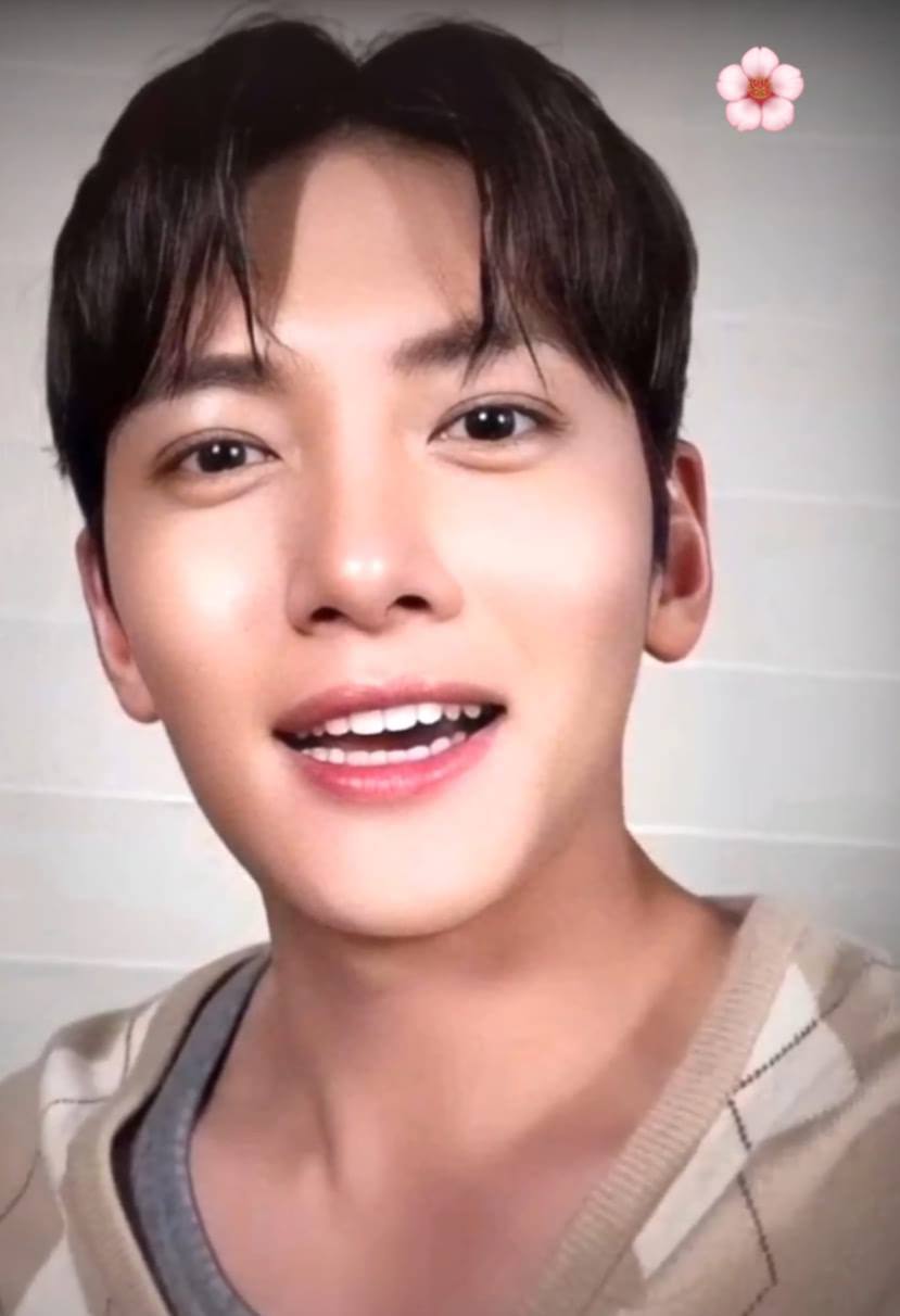 Photos of cards from Ji Chang Wook's CD 