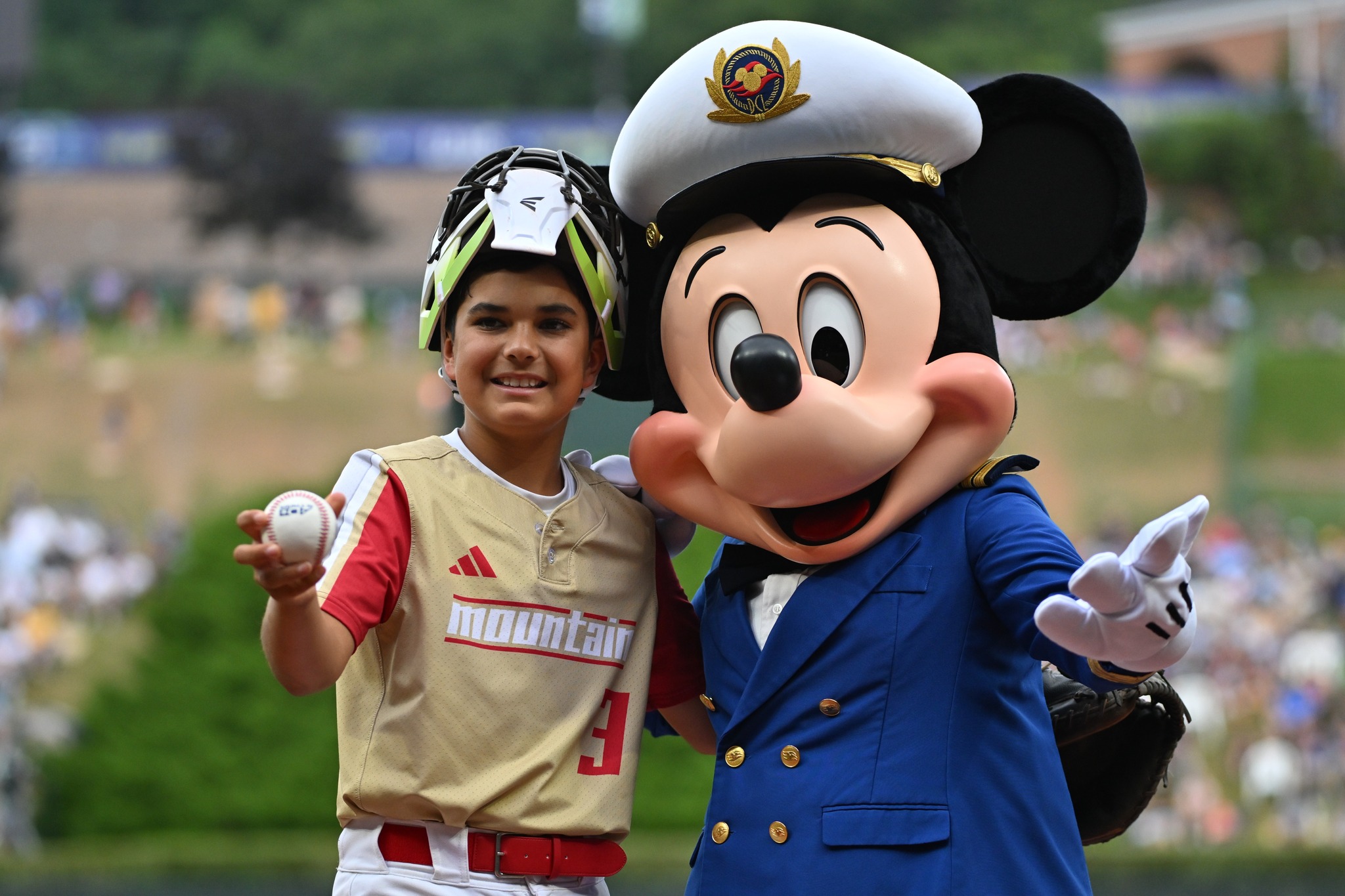 ⚾️PHOTO GALLERY: Mickey Mouse threw out the first pitch before