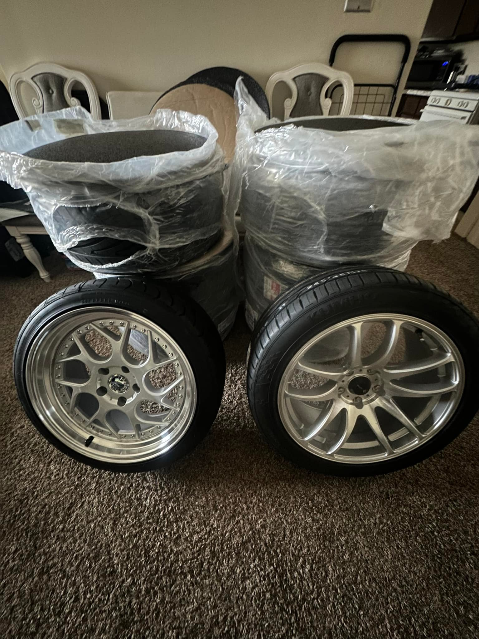 Up for grabs: A set of AodHan DS01 wheels in Vacuum Chrome with 