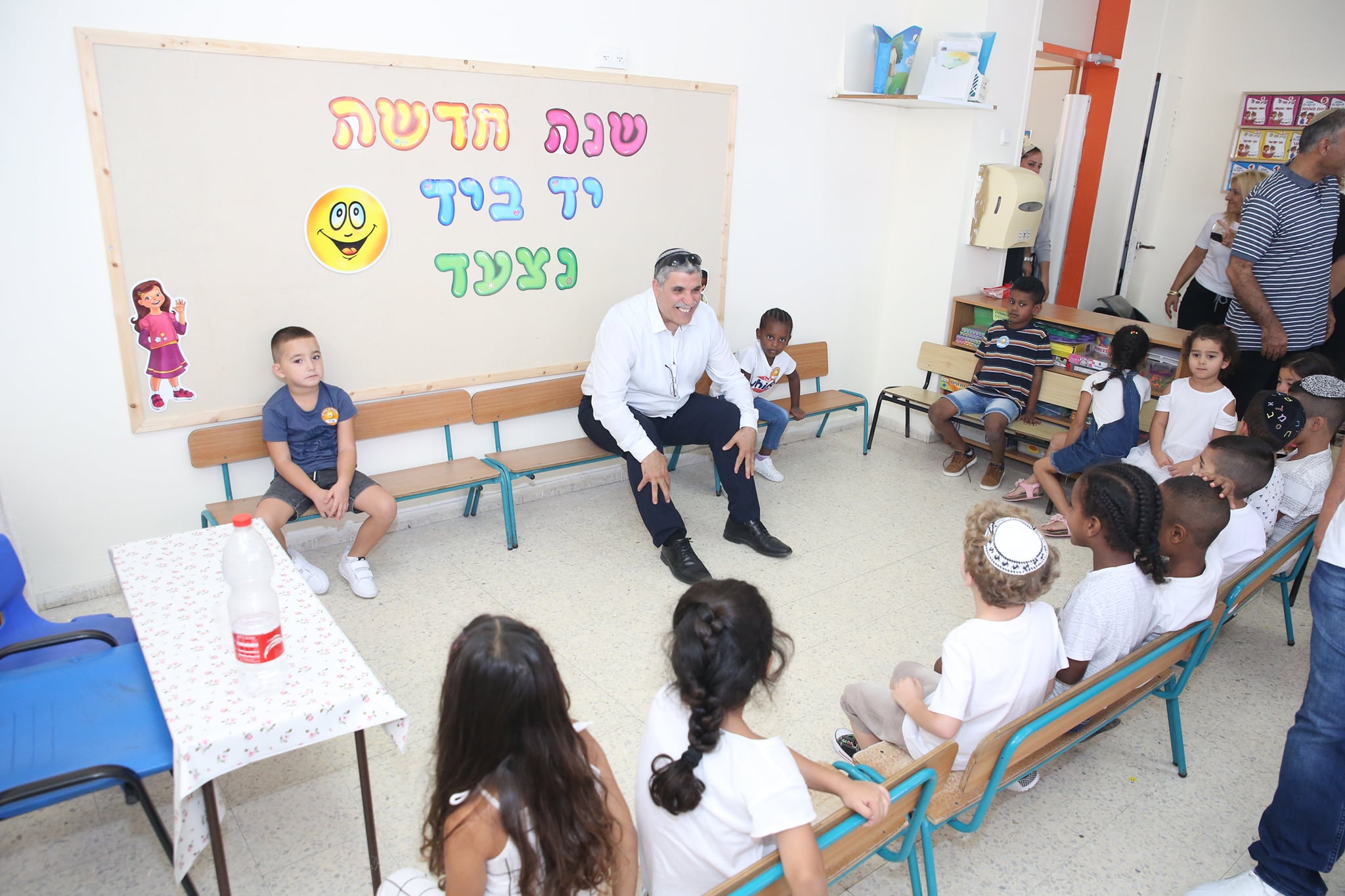 אליהו ללו זוהר - מדי שנה אני מסייר בין בתי הספר והגנים,...