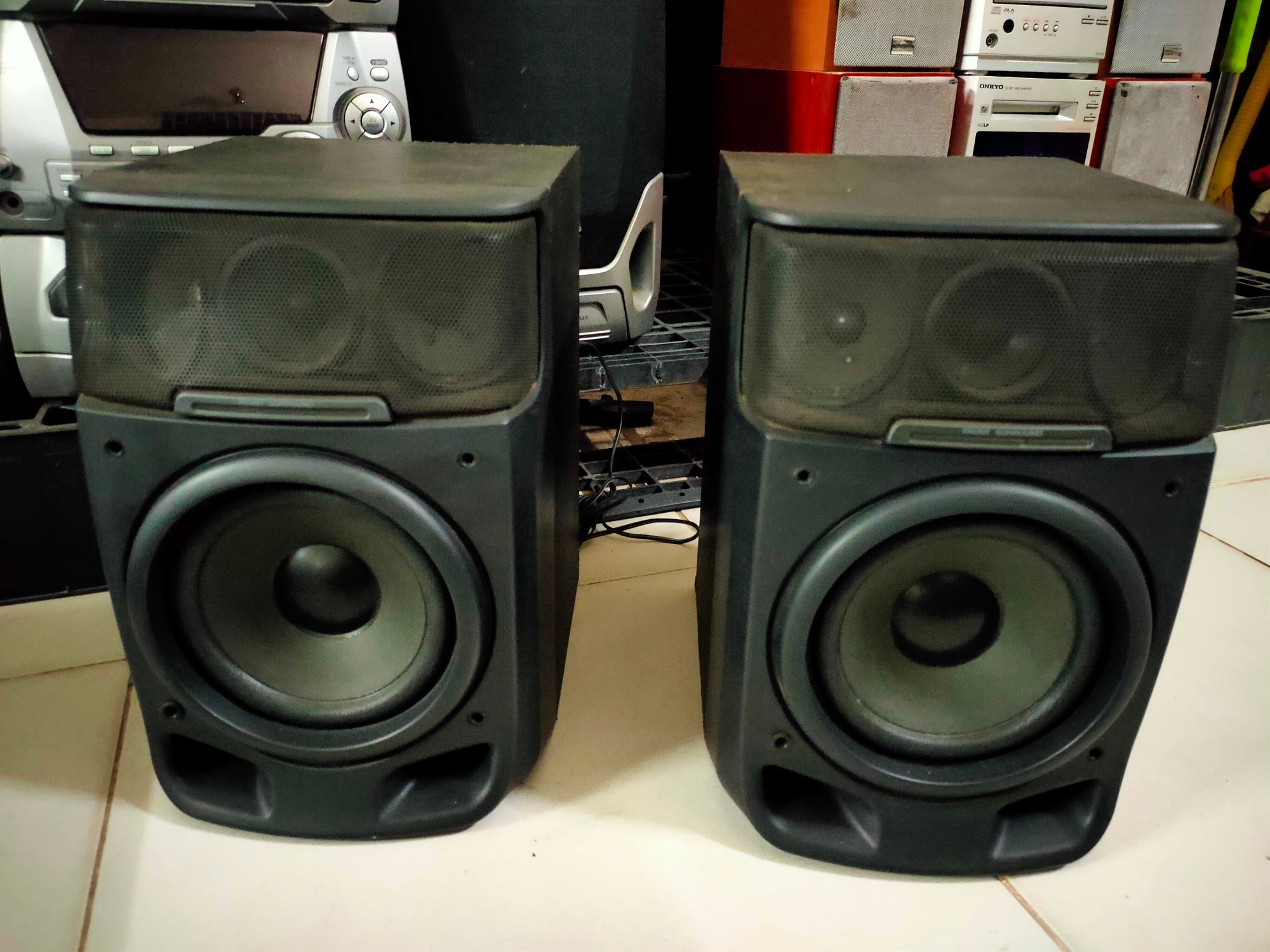 aiwa model sx-fnv50 50w x 50w =100w 6ohm 15cm please inbox or call