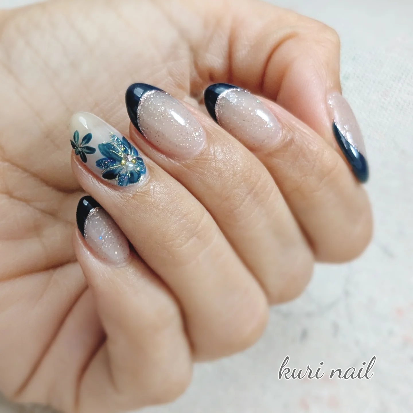 ネイビーな気分だった、3月? #フレンチネイル #春ネイル #nail 