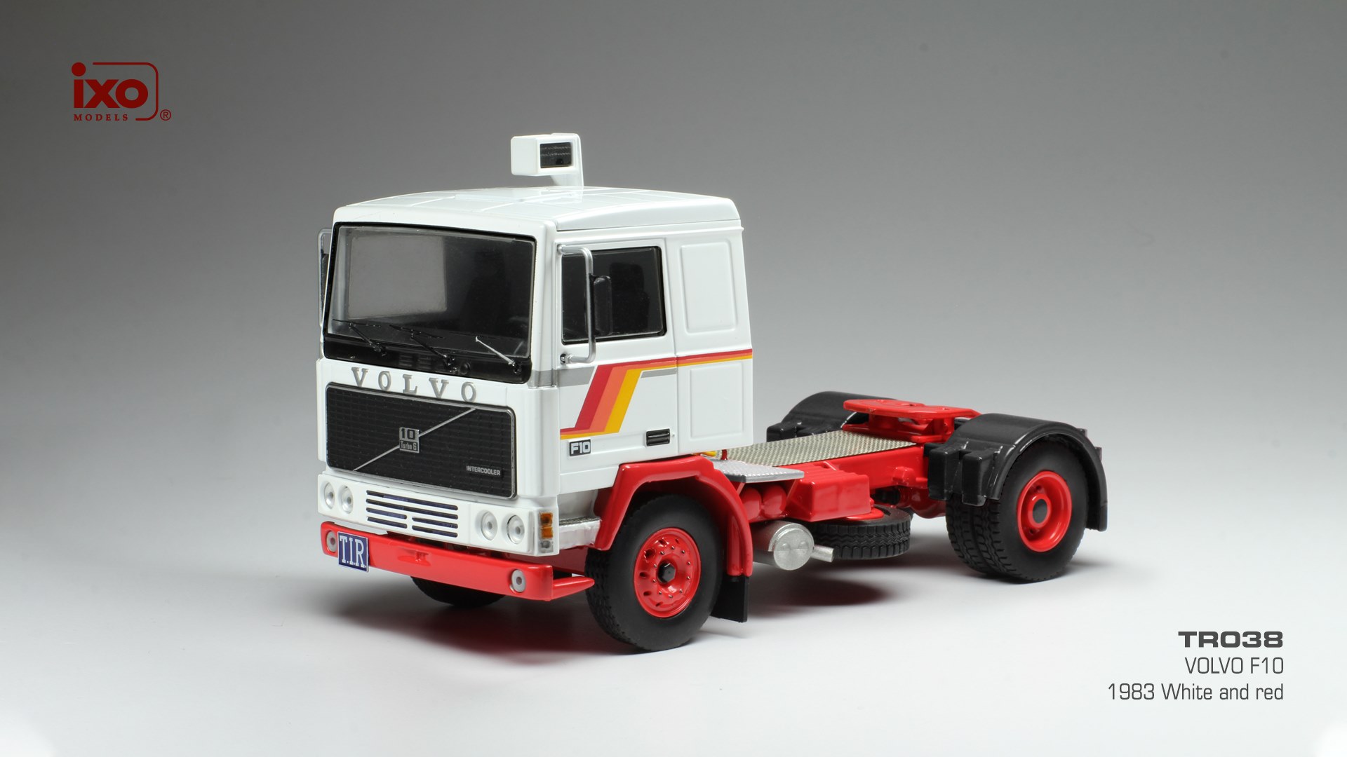 TR038 Volvo F10 1983 White and red 1:43