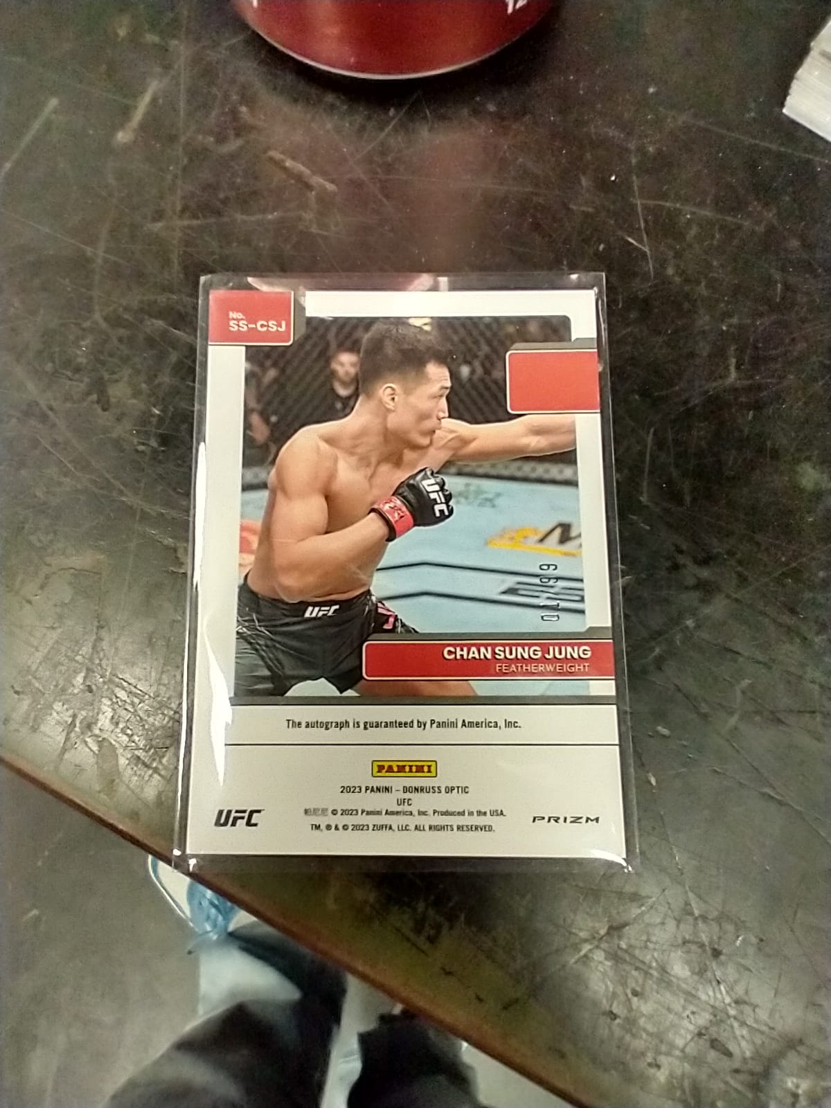 Korean Zombie auto UFC card collectible