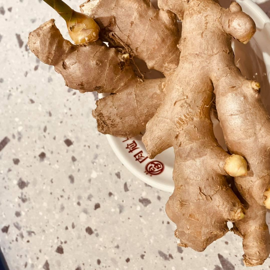肉尬 LOWKA - #肉尬鷄滷飯 休息是為了走更長的路。 不對！ 打疫苗是為了讓員工安心...
