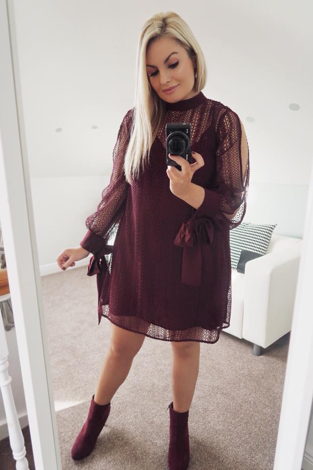 Throwback outfit from the week before last- Burgundy lace swing dress with the cutest bow sleeve detail I wore to the Audi Ireland Christmas lunch.💖❤️Originally I wore sun-kissed tights as seen here