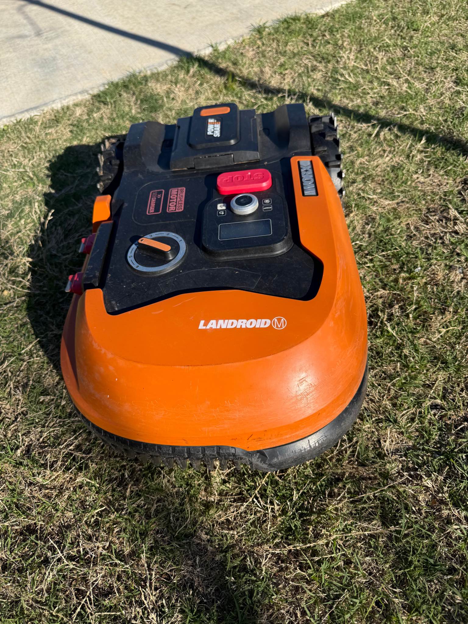 Worx Landroid WR147 Robotic Lawn Mower - with charging pad, shelter ...