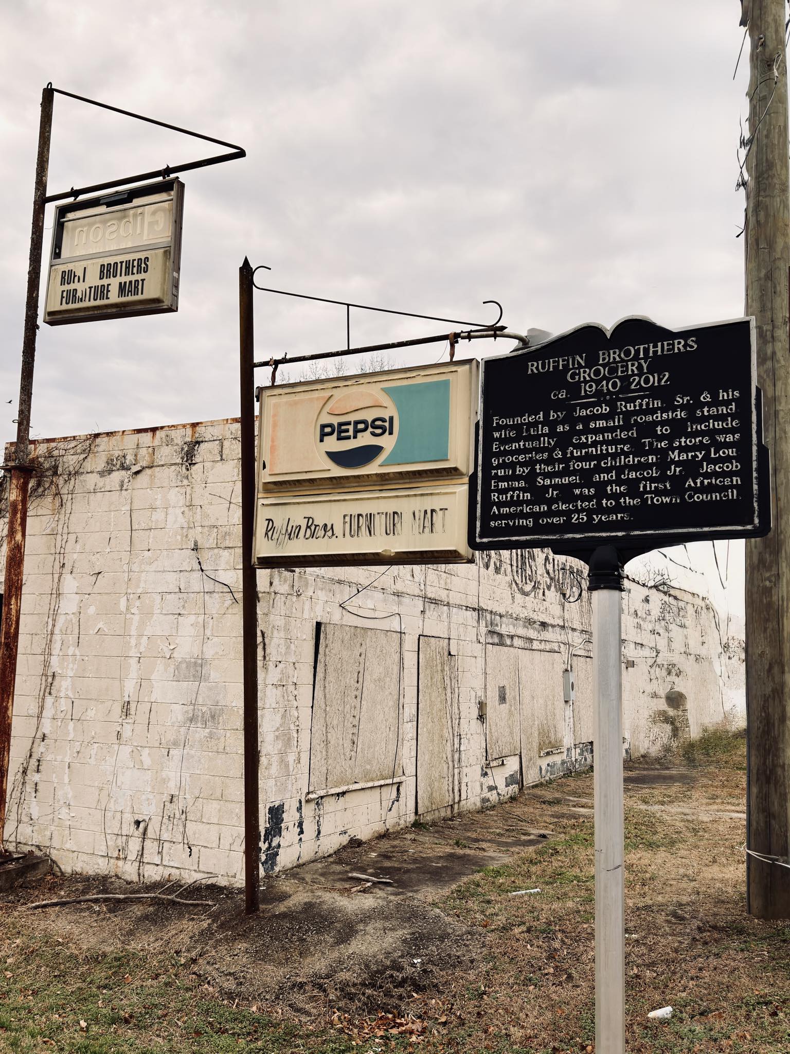 High’s - Abandoned store with a historical marker! From the text ...